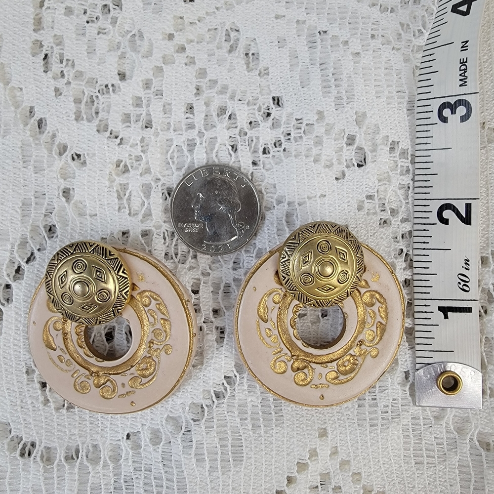 Two pairs of Vintage Clip On Earrings - Picture 6 of 12
